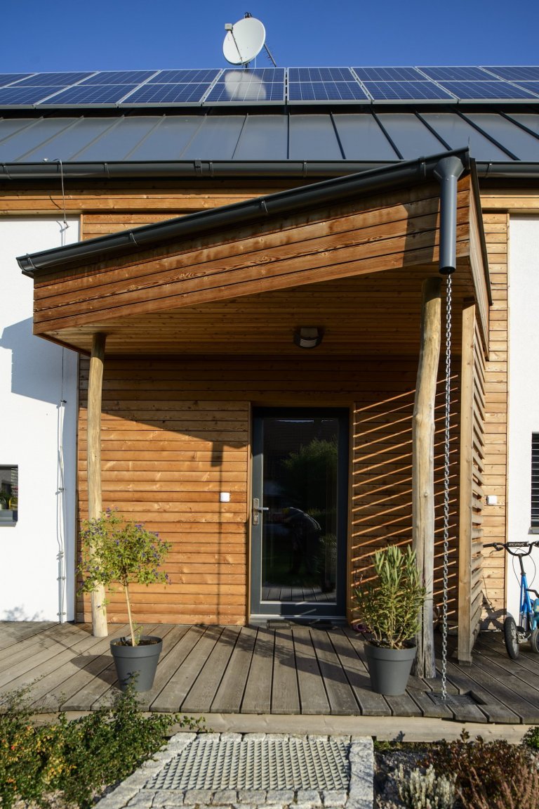 Rodinný dům s přízemím a obytným podkrovím pro manželský pár se dvěma menšími dětmi. Jedná se o moderní skeletovou dřevostavbu s difúzně otevřenou skladbou…