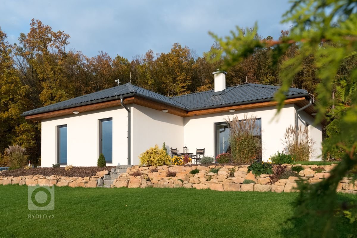 Bungalov&nbsp;MS 04&nbsp;o dispozici 4+kk a užitné ploše 91 m2&nbsp;je postaven na svažitém pozemku s&nbsp;výhodnou orientací ke světovým stranám, kde je…