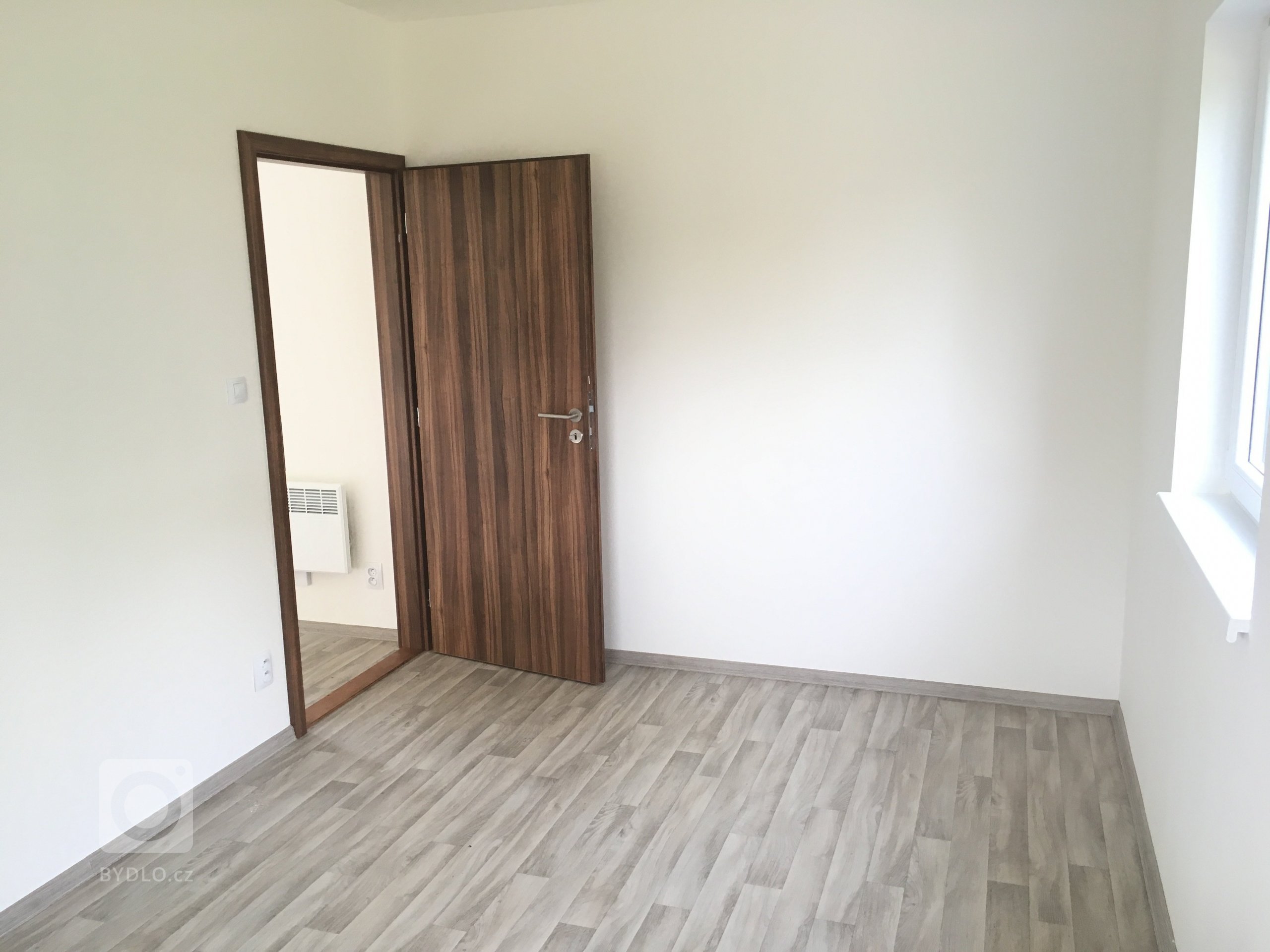 Dřevostavba o zastavěné ploše 85m2 s&nbsp;přesahem střechy tvořící přístřešek ke vchodu dle vlastního půdorysu byla dokončena v&nbsp;roce 2017 v&nbsp…