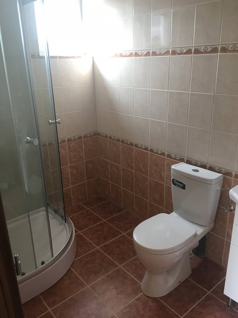 Dřevostavba o zastavěné ploše 85m2 s&nbsp;přesahem střechy tvořící přístřešek ke vchodu dle vlastního půdorysu byla dokončena v&nbsp;roce 2017 v&nbsp…