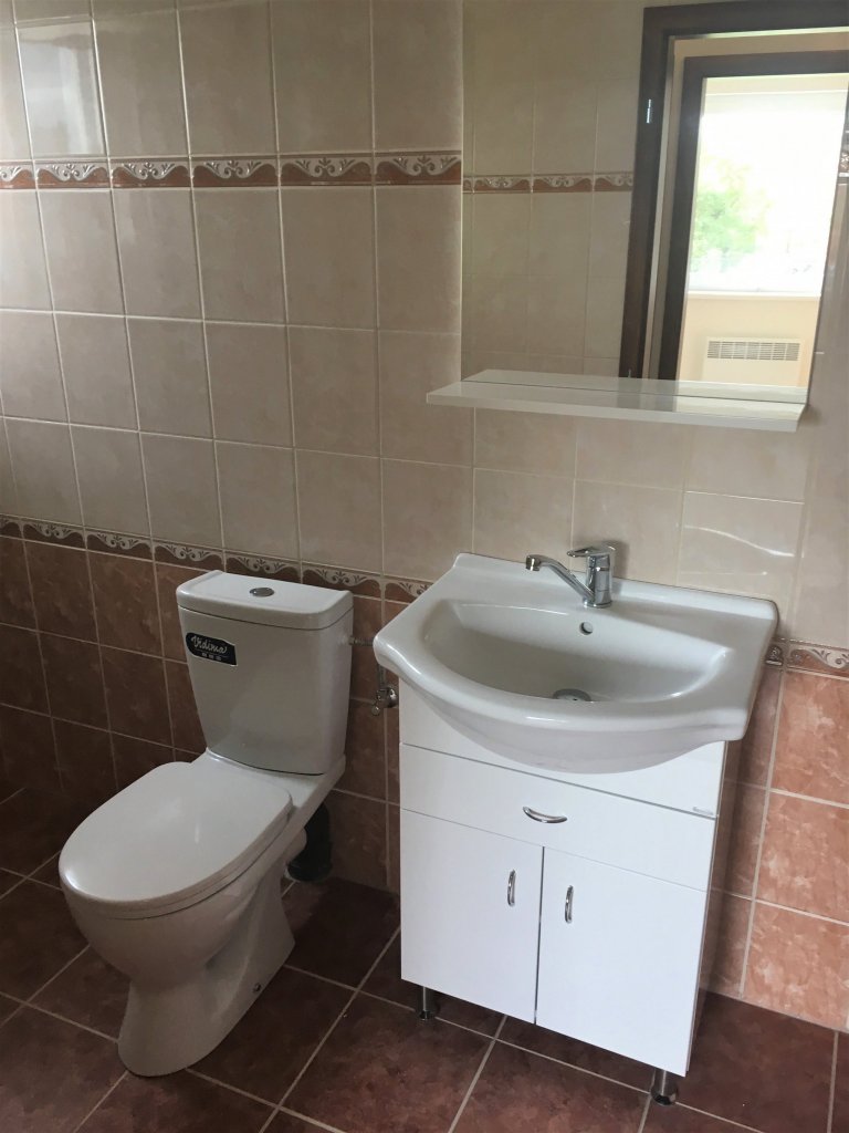 Dřevostavba o zastavěné ploše 85m2 s&nbsp;přesahem střechy tvořící přístřešek ke vchodu dle vlastního půdorysu byla dokončena v&nbsp;roce 2017 v&nbsp…