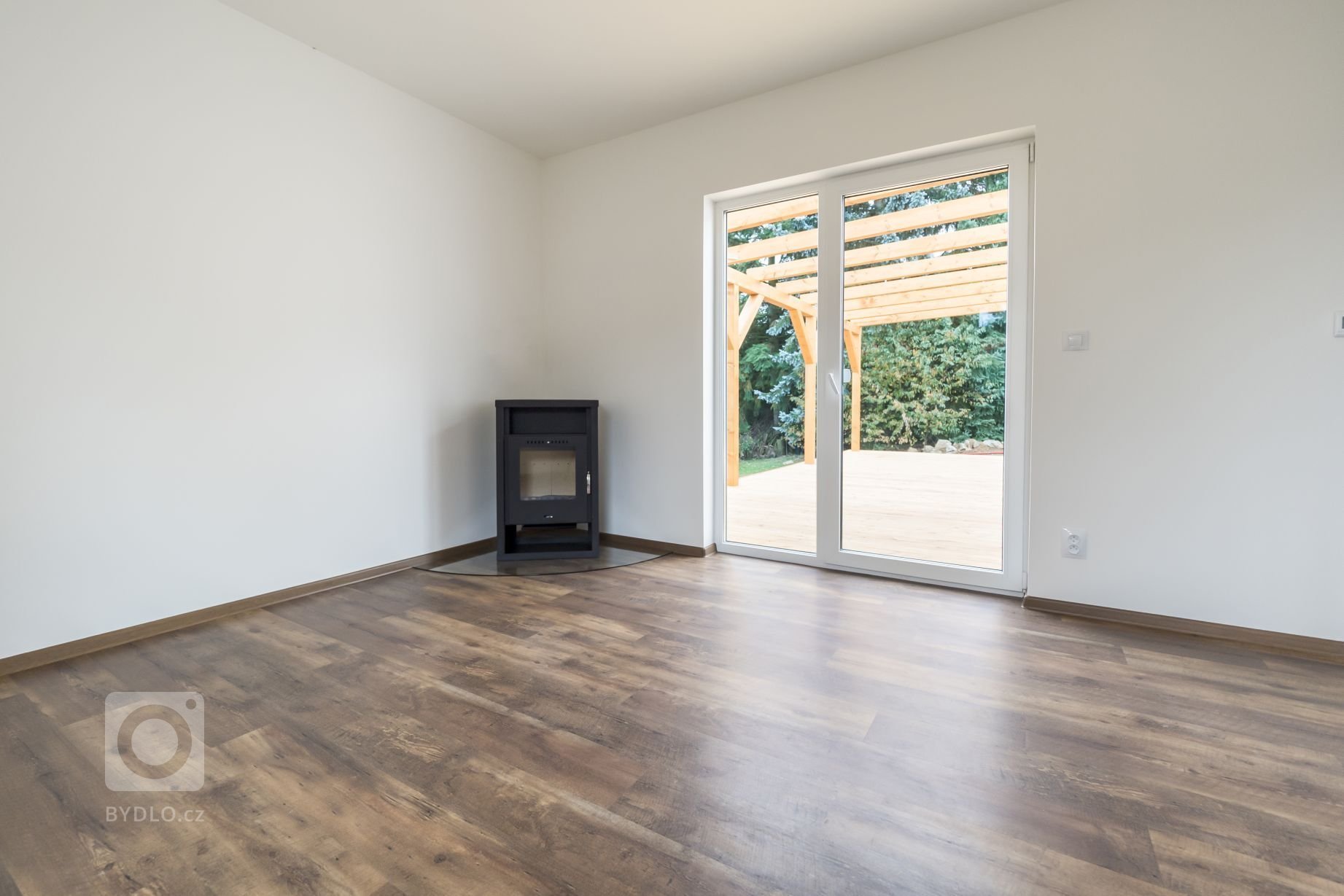 Předaná dřevostavba Easy 64 v&nbsp;obci Zdemyslice. Dřevostavba do tvaru L s&nbsp;dispozicí 3+kk a koupelnou s odděleným WC. &nbsp;Cena této dřevostavby včetně…