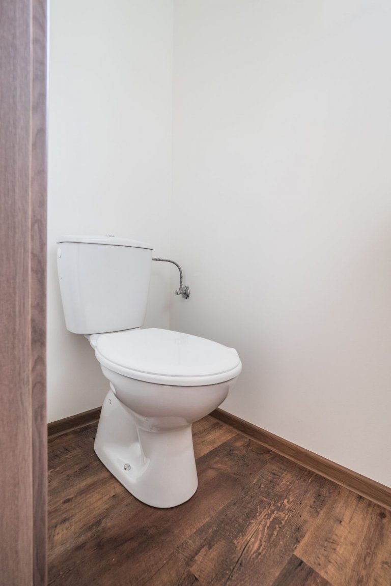 Předaná dřevostavba Easy 64 v&nbsp;obci Zdemyslice. Dřevostavba do tvaru L s&nbsp;dispozicí 3+kk a koupelnou s odděleným WC. &nbsp;Cena této dřevostavby včetně…