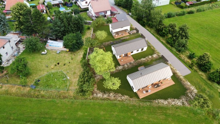 Pozemky s domy se nachází v klidné části města jako poslední v zástavbě přímo u lesa. Město Spálené Poříčí disponuje veškerou občanskou vybaveností. Jedná se o…