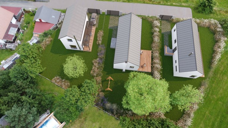 Pozemky s domy se nachází v klidné části města jako poslední v zástavbě přímo u lesa. Město Spálené Poříčí disponuje veškerou občanskou vybaveností. Jedná se o…