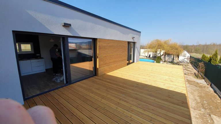 V&nbsp;loňském roce jsme postavili oblíbenou dvoumodulovou dřevostavbu, tentokráte v&nbsp;menším provedení Easy 40+40 v&nbsp;obci Břasy na Rokycansku, ale i na…