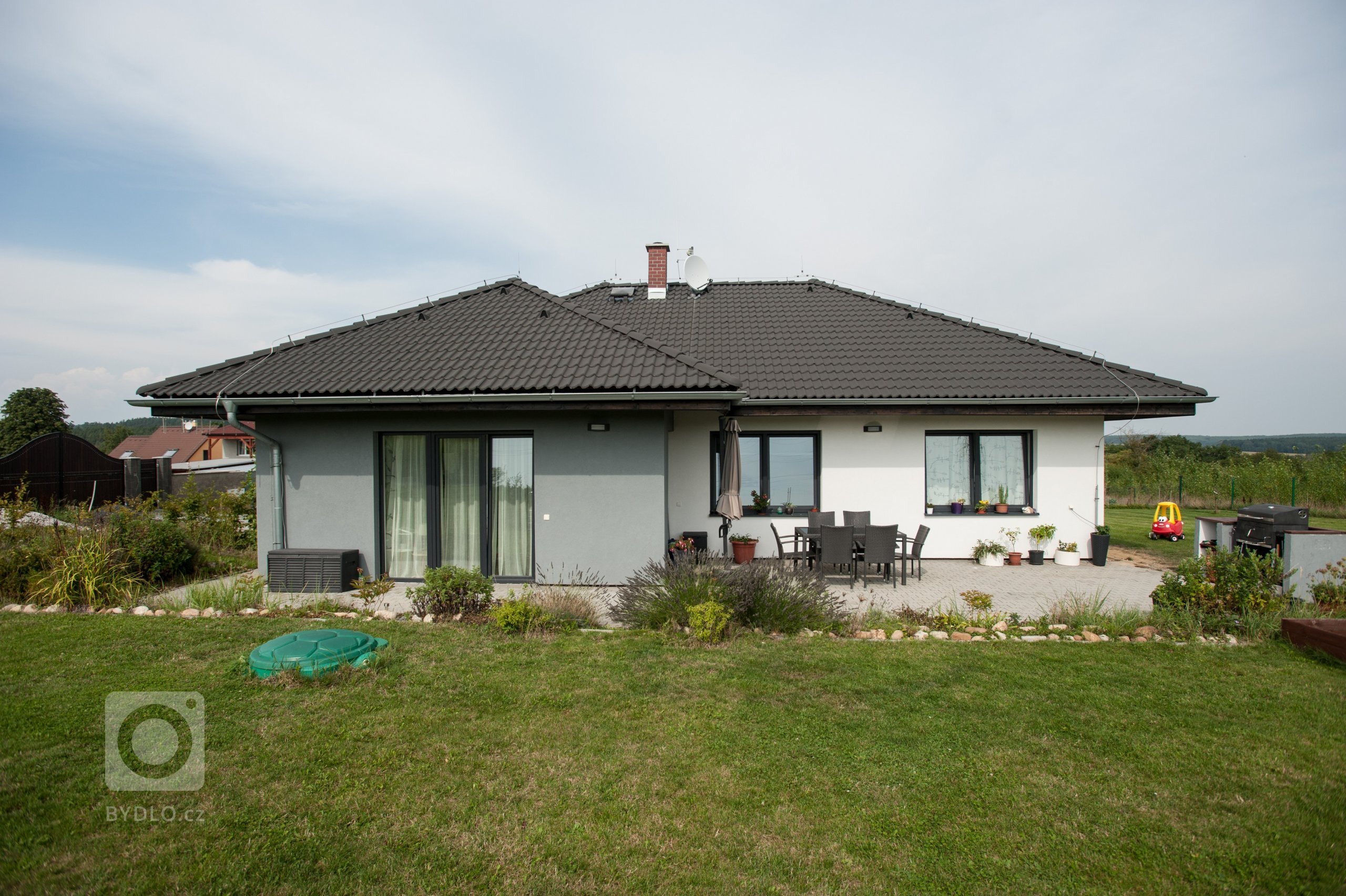 Lucie 27

Dům Lucie 27 ocení zejména mladé páry, které plánují jedno či dvě děti. Stejně tak poslouží starším manželům, kteří chtějí ubytovat občasné…