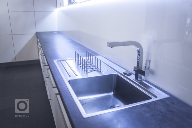 add picture to album