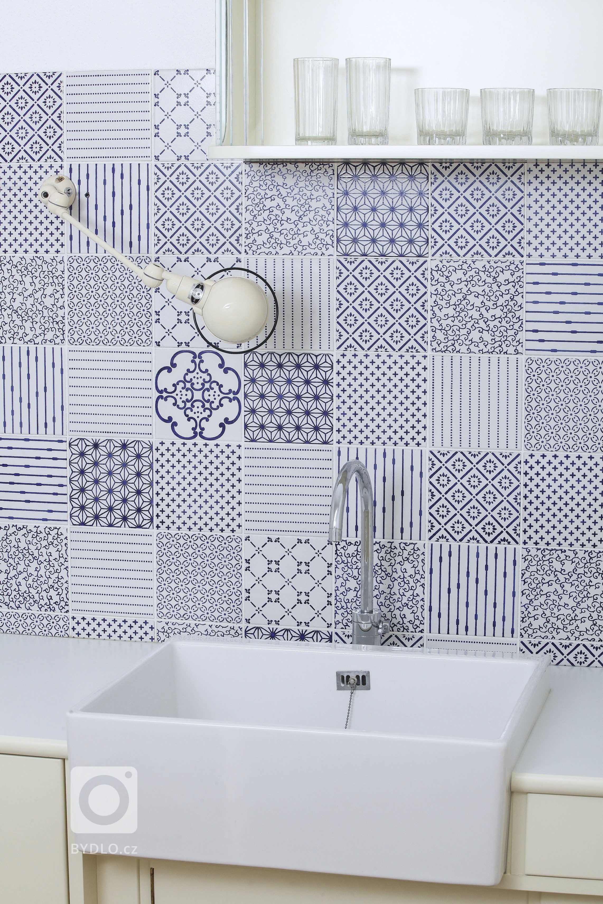 Kuchyně schovává stovky příběhů a tisíce hodin vaření všech těch žen, kterým kredence patřily, včetně mé babičky. Inspirací byla právě vzpomínka na babičku a…