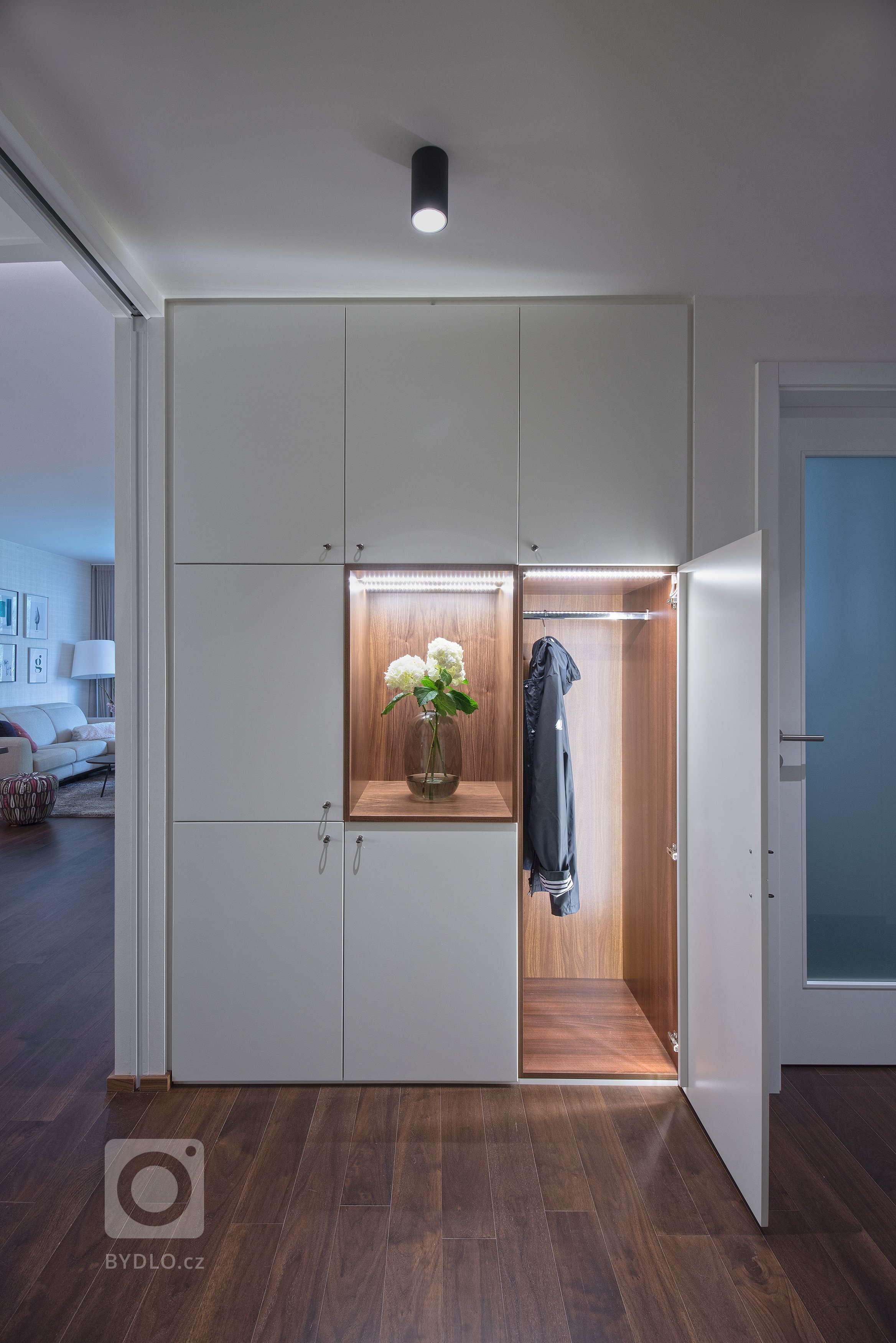Realizace interiéru bytu o velikosti 3+kk nacházejícího se v nově realizovaném rezidenčním objektu v Praze je vytvořený s ohledem na maximální funkčnost,…