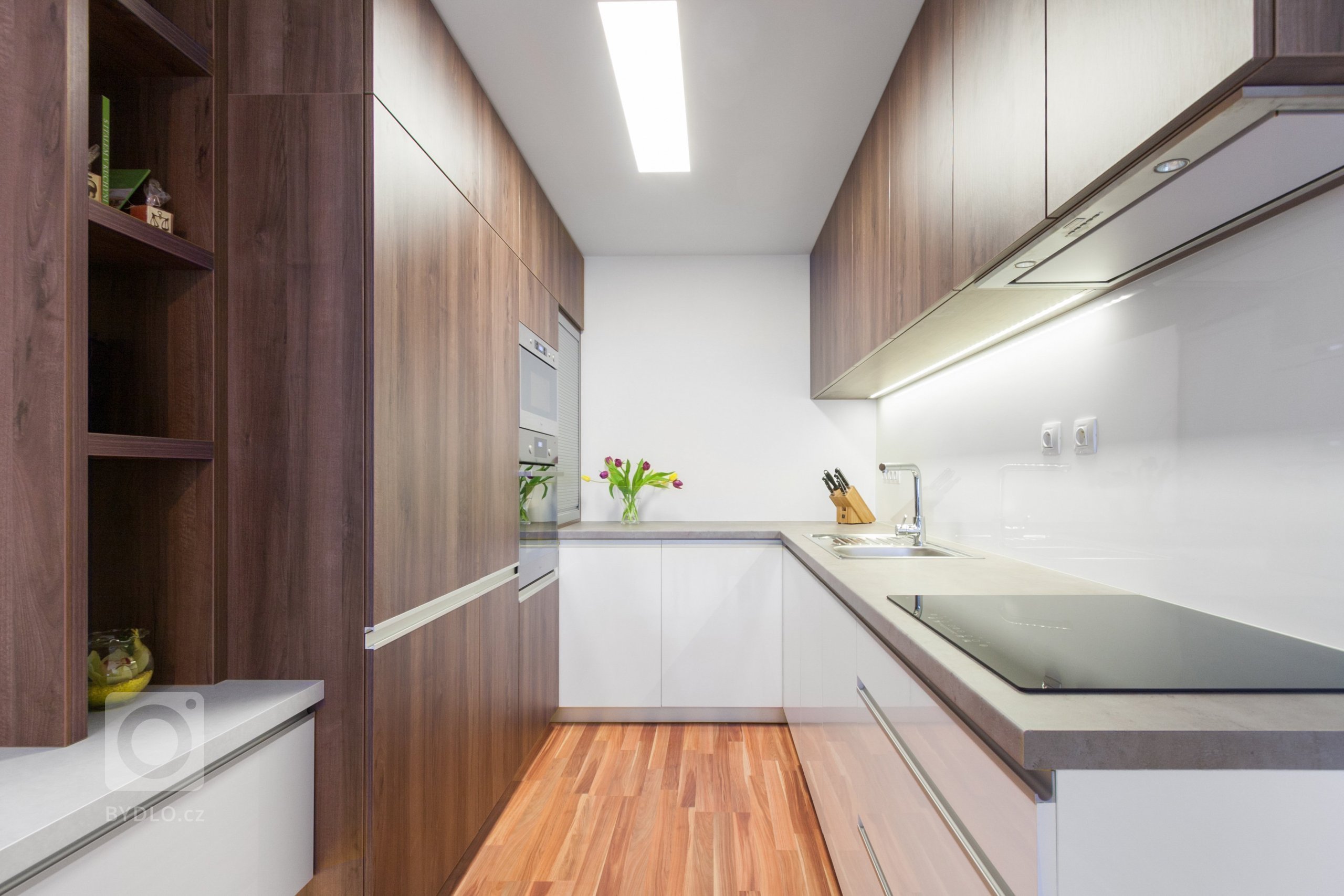 Pôvodná kuchyňa v pražskom paneláku si po rokoch používania vyžadovala kompletnú rekonštrukciu. Poskytovala len málo priestoru a vďaka priečke limitujúcej jej…