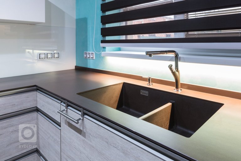 add picture to album