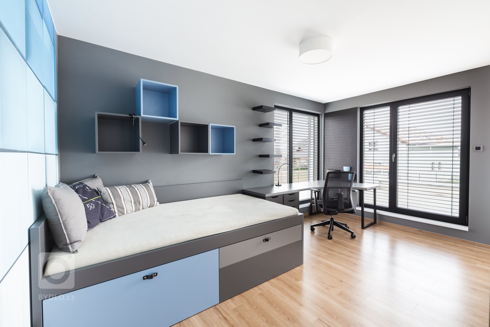 Kombinace bílá s dekorem dřeva je nesmrtelná. O tom vůbec nebudu diskutovat. Ale v tomto projektu byl zákaz &ldquo; bílé&ldquo;. Jsem za to ráda.

Úkol…