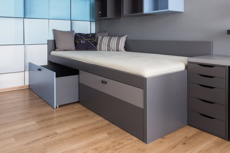 Kombinace bílá s dekorem dřeva je nesmrtelná. O tom vůbec nebudu diskutovat. Ale v tomto projektu byl zákaz &ldquo; bílé&ldquo;. Jsem za to ráda.

Úkol…