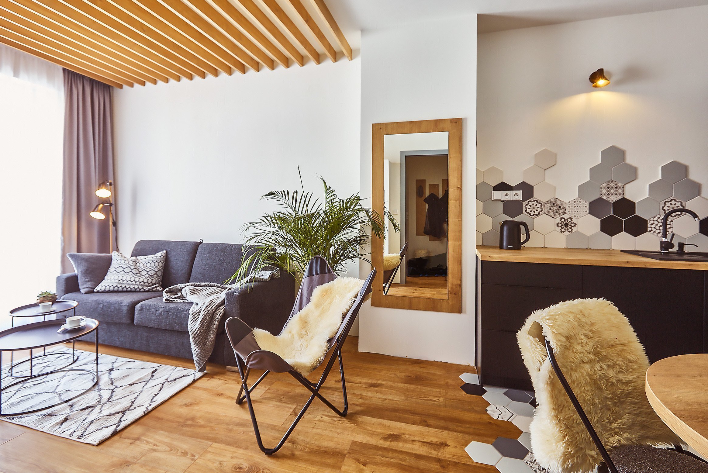 Malý horský apartmán&nbsp; investor zakoupil nejen pro odpočinek vlastní rodiny, ale i s výhledem na možnost krátkodobého pronájmu. Umístění domu&nbsp; 50m od…