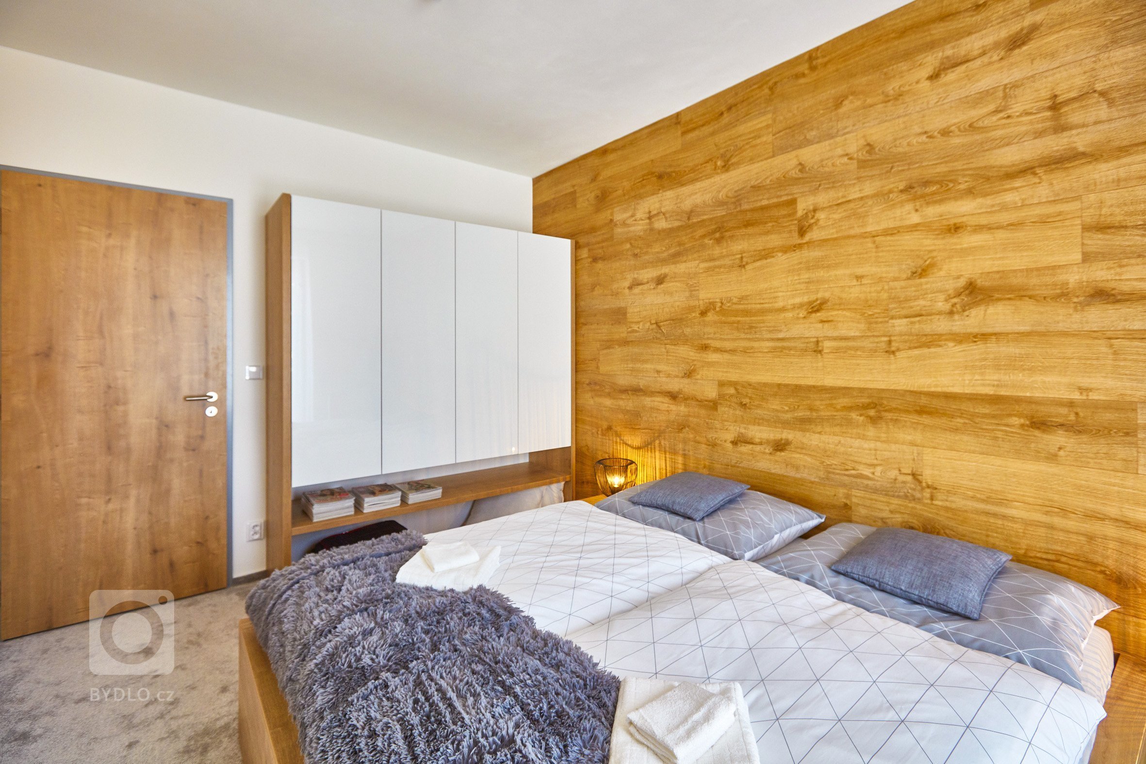 Malý horský apartmán&nbsp; investor zakoupil nejen pro odpočinek vlastní rodiny, ale i s výhledem na možnost krátkodobého pronájmu. Umístění domu&nbsp; 50m od…