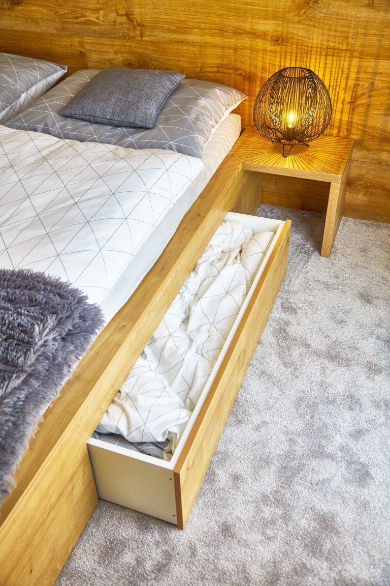 Malý horský apartmán&nbsp; investor zakoupil nejen pro odpočinek vlastní rodiny, ale i s výhledem na možnost krátkodobého pronájmu. Umístění domu&nbsp; 50m od…