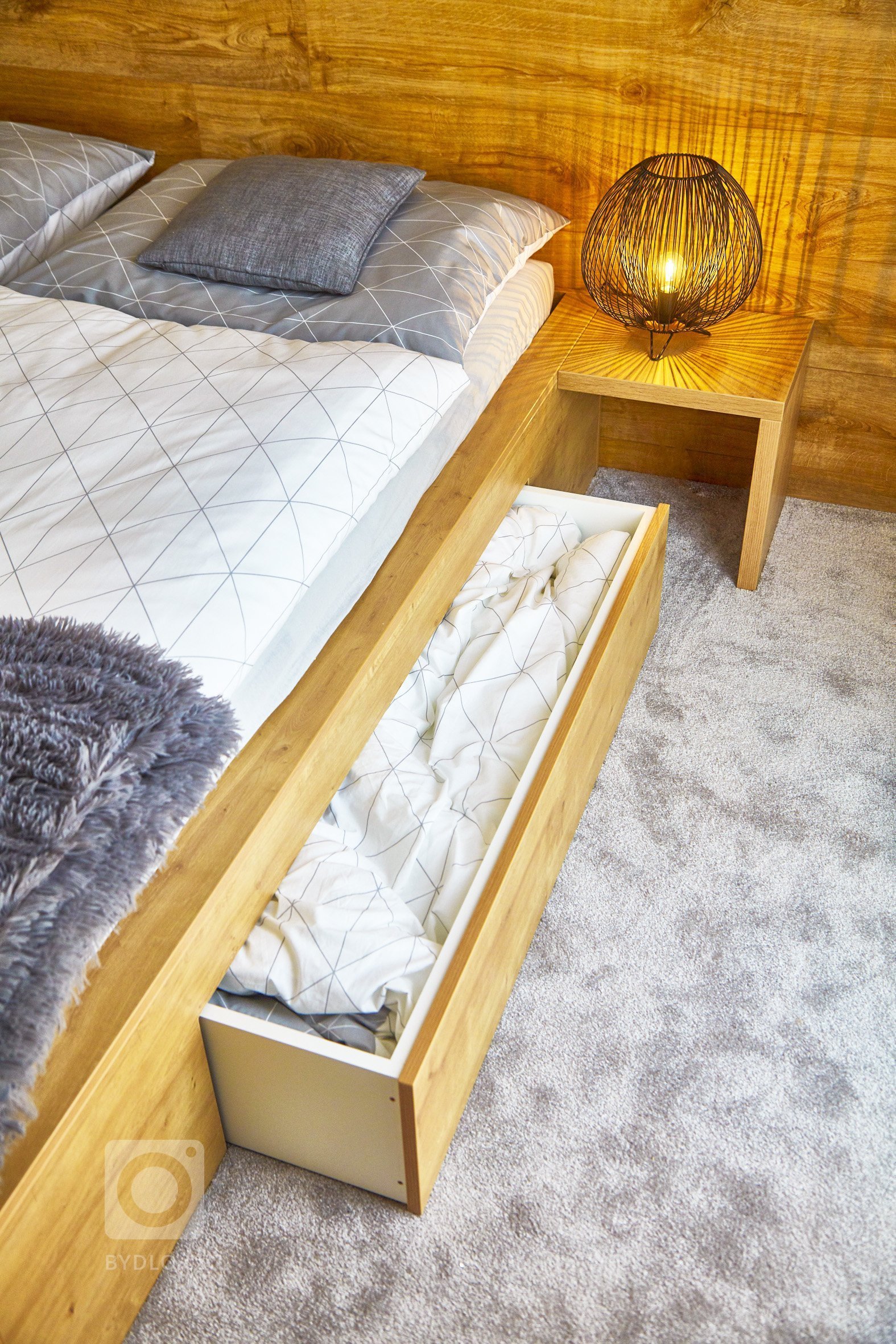 Malý horský apartmán&nbsp; investor zakoupil nejen pro odpočinek vlastní rodiny, ale i s výhledem na možnost krátkodobého pronájmu. Umístění domu&nbsp; 50m od…