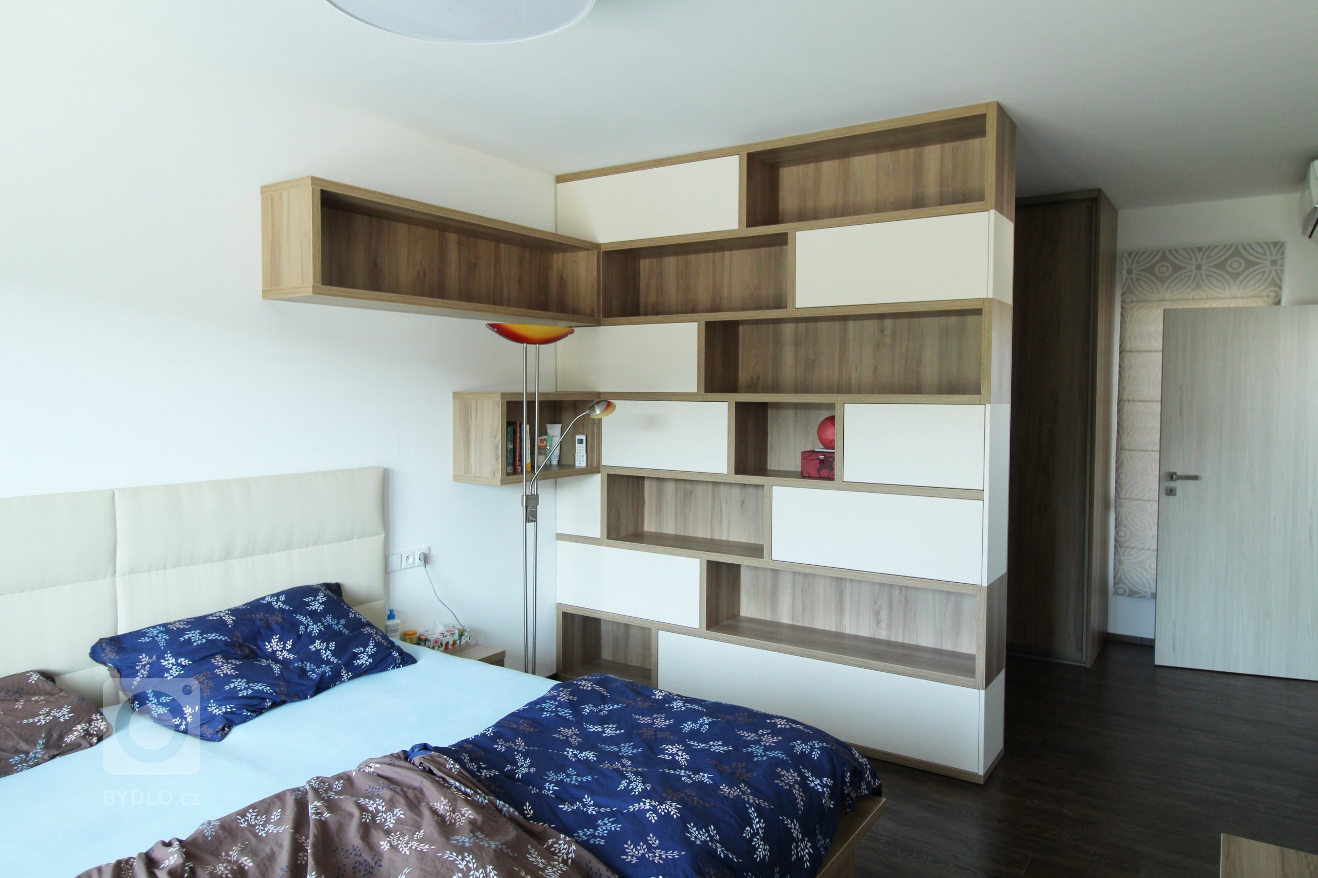 Rodinný dům v Uhřiněvsi&nbsp; je určen pro bydlení 4&ndash; členné rodiny. Zastavěná plocha činí 180,83 m2 z toho RD 167,23 m2, sklad 13,60 m2.
Celková užitná…