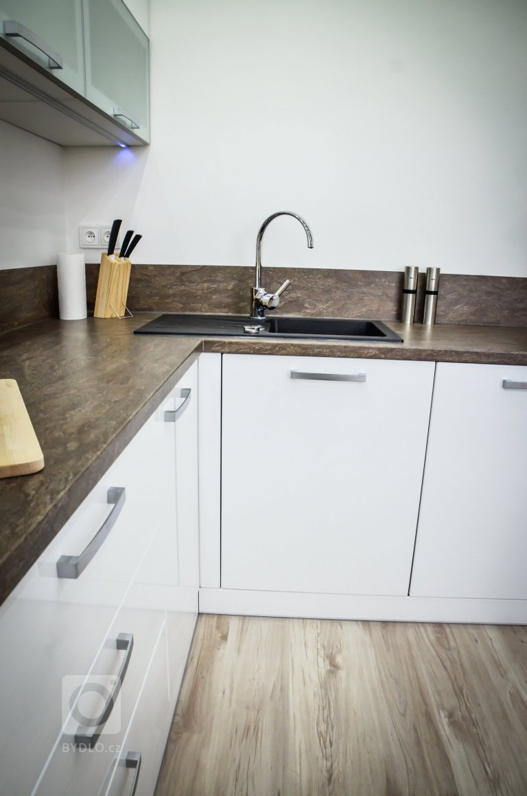 add picture to album