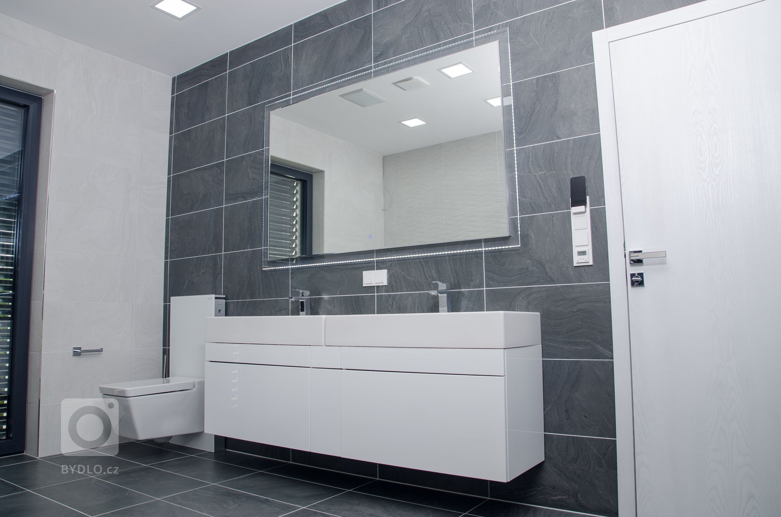 I koupelna se může stát nejoblíbenější místností v domě, stačí jen vystoupit ze stereotypů nabídek obchodů a nechat si jí vyrobit přímo &quot;na tělo&quot;.…