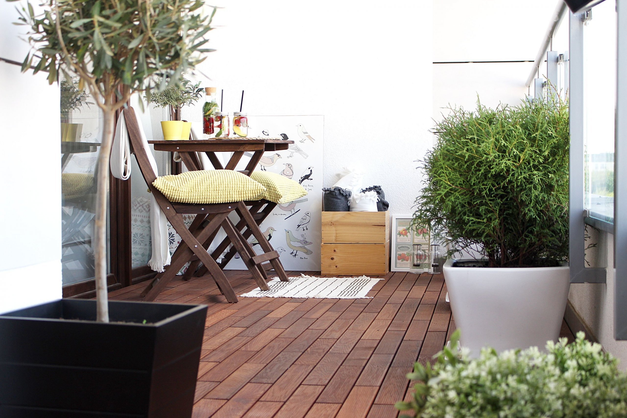 Terasový systém GUMI &nbsp;jediným řešením svého druhu na trhu: masivní přírodní dřevo s tloušťkou 21 mm, které nepotřebuje trvalou instalaci na povrch a…