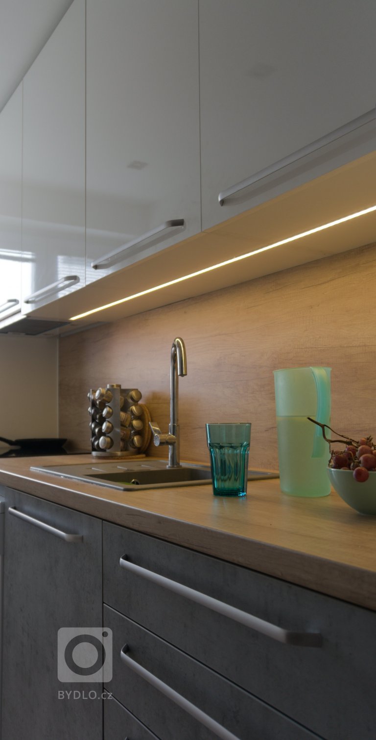 add picture to album