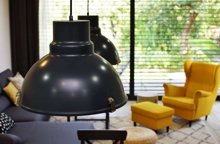 Se začátkem školy a povinností se budeme držet více doma. Nevadí. Tahle rodina má interiér zrealizovaný podle svých představ.

Klienti tíhli spíše k…