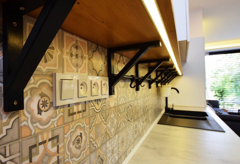 Se začátkem školy a povinností se budeme držet více doma. Nevadí. Tahle rodina má interiér zrealizovaný podle svých představ.

Klienti tíhli spíše k…