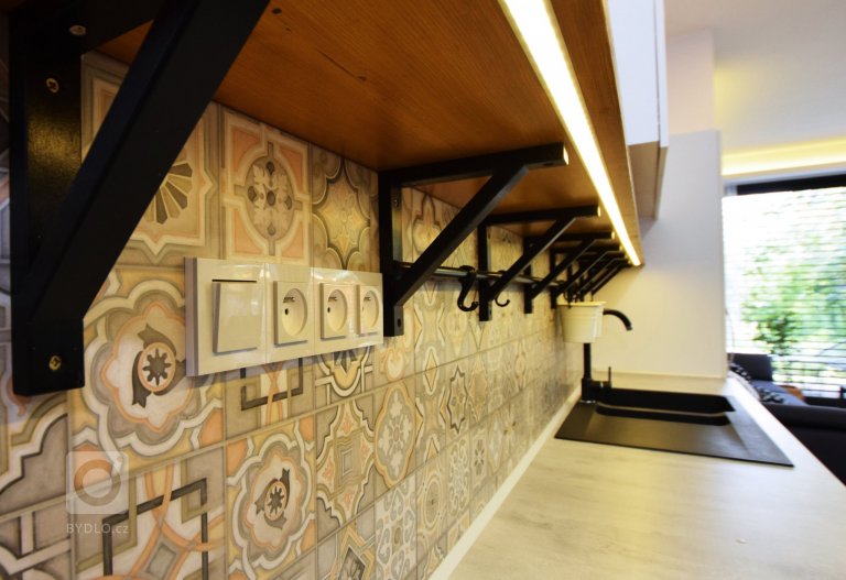 add picture to album