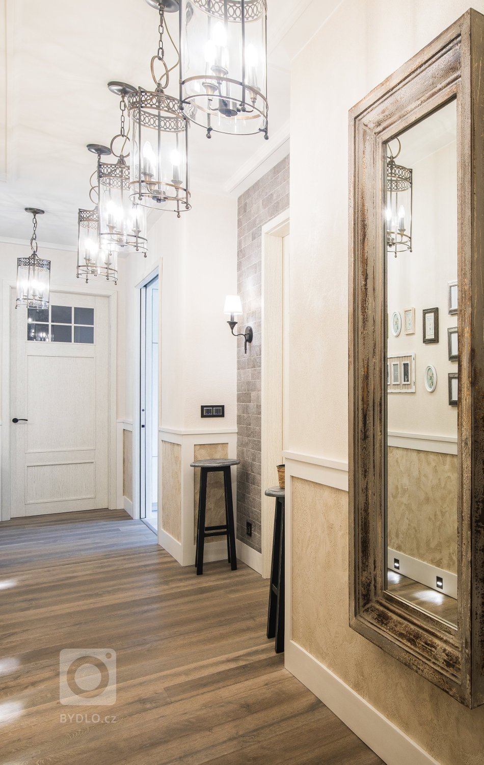 Nádherný stylový dom, který jsme v poslední době vybavovali na klíč. Jde o&nbsp; skvostný dům s řadou našeho rustikálního nábytku a s nespočtem dveří.&nbsp…