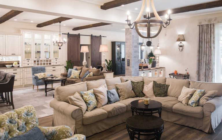 Nádherný stylový dom, který jsme v poslední době vybavovali na klíč. Jde o&nbsp; skvostný dům s řadou našeho rustikálního nábytku a s nespočtem dveří.&nbsp…