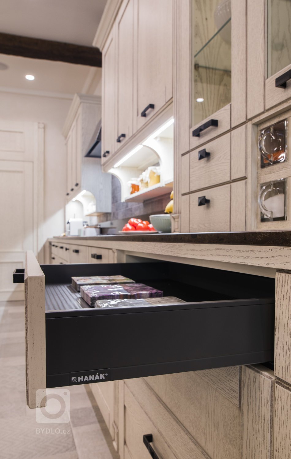 Nádherný stylový dom, který jsme v poslední době vybavovali na klíč. Jde o&nbsp; skvostný dům s řadou našeho rustikálního nábytku a s nespočtem dveří.&nbsp…