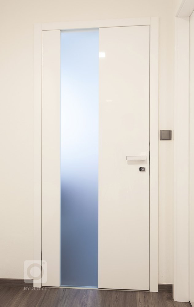 Navazujeme na předchozí realizaci, kde jsme nejprve&nbsp;představili byt rodičů v přízemí.&nbsp;Dnes pokračujeme prohlídkou 1. patra, kde bydlí mladý manželský…