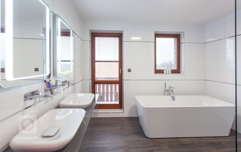 add picture to album