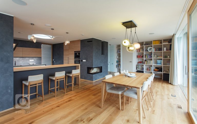 add picture to album