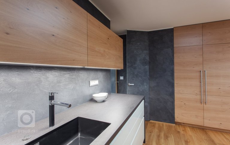 add picture to album