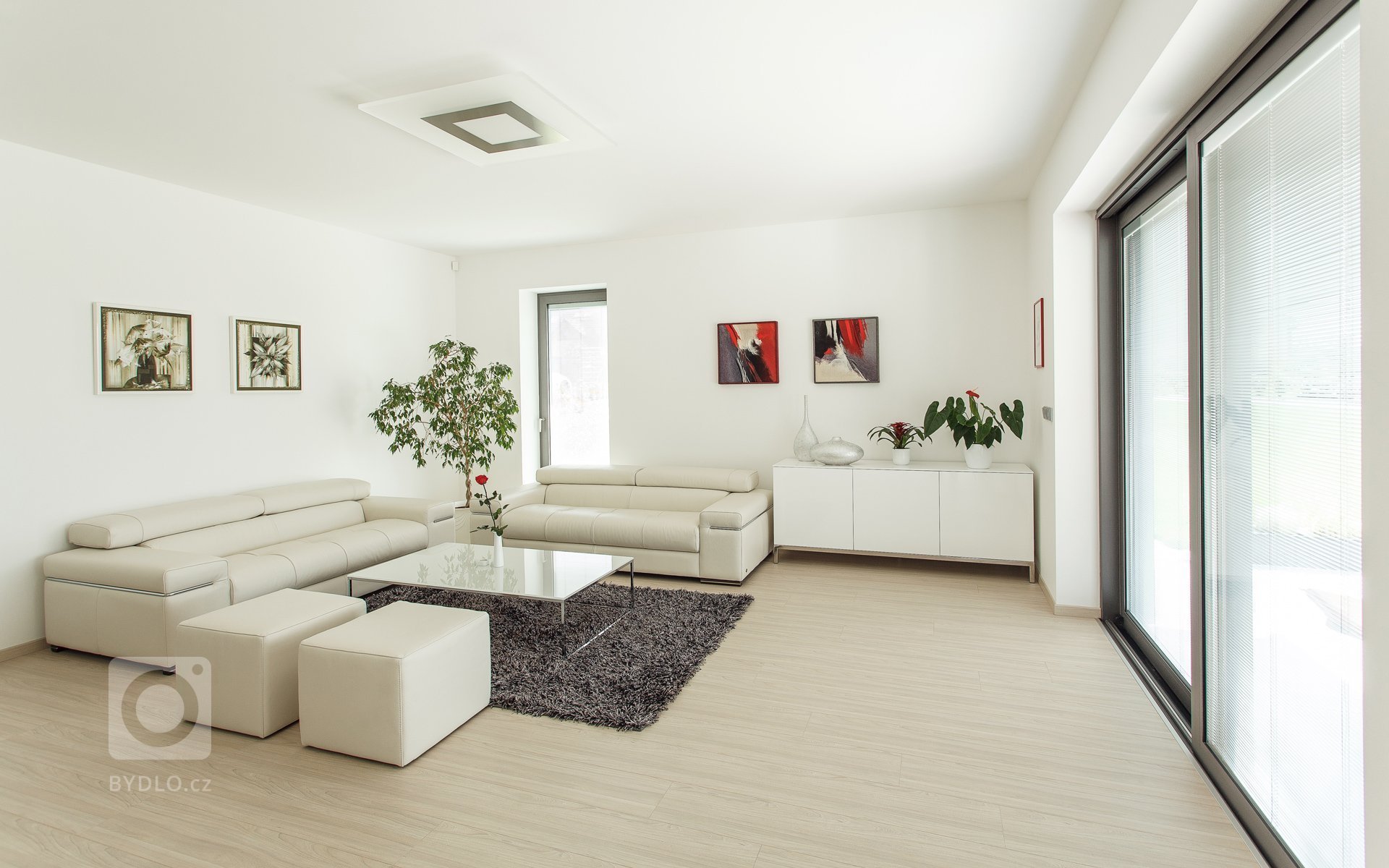 Dnešní zákazníci pořizují do svých nových domů velmi často kompletní nábytek, proto jim vyhovuje náš INTERIOR CONCEPT. Mají jistotu, že pořizují stejnou vysokou kvalitu a design. Návrhem pro celý interiér jim také šetříme čas se zařizováním.

