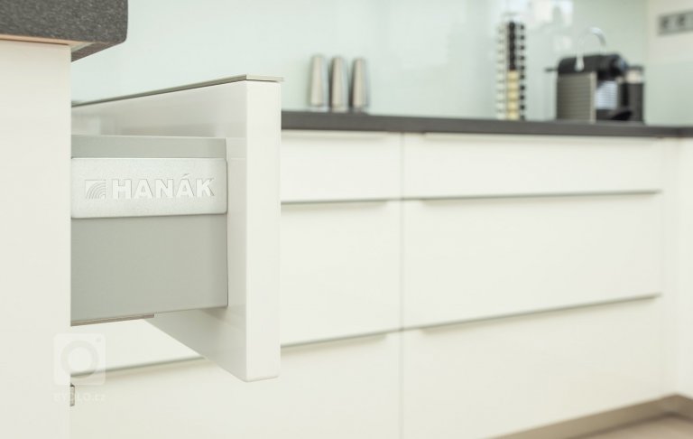 add picture to album