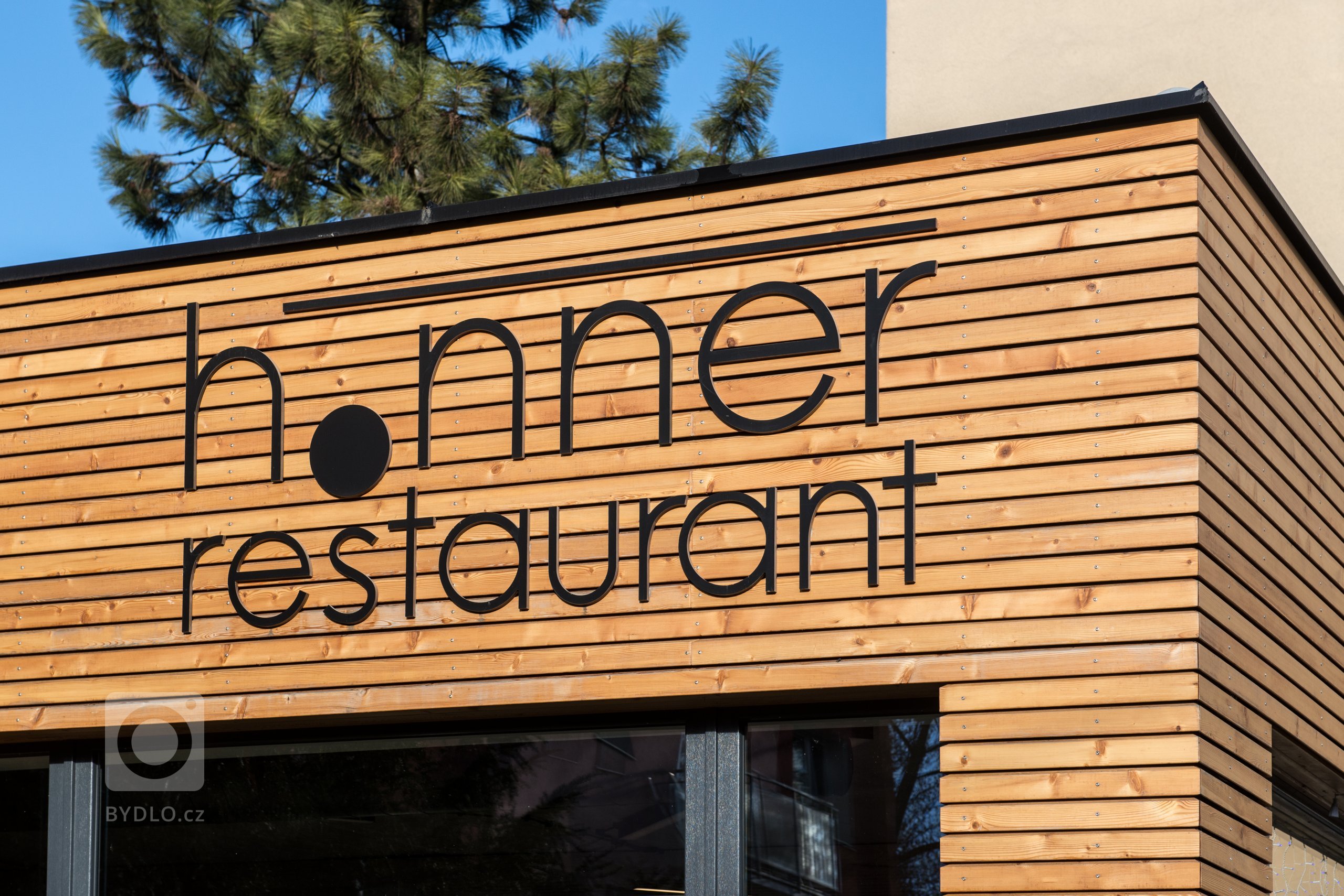 Kompletní refresh restaurace v Českých Budějovicích Honner restaurant.&nbsp;

Prostor restaurace se změnil od základu. Proběhli stavební úpravy a my jsme byli…