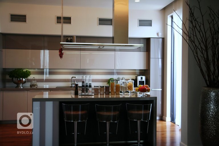 add picture to album