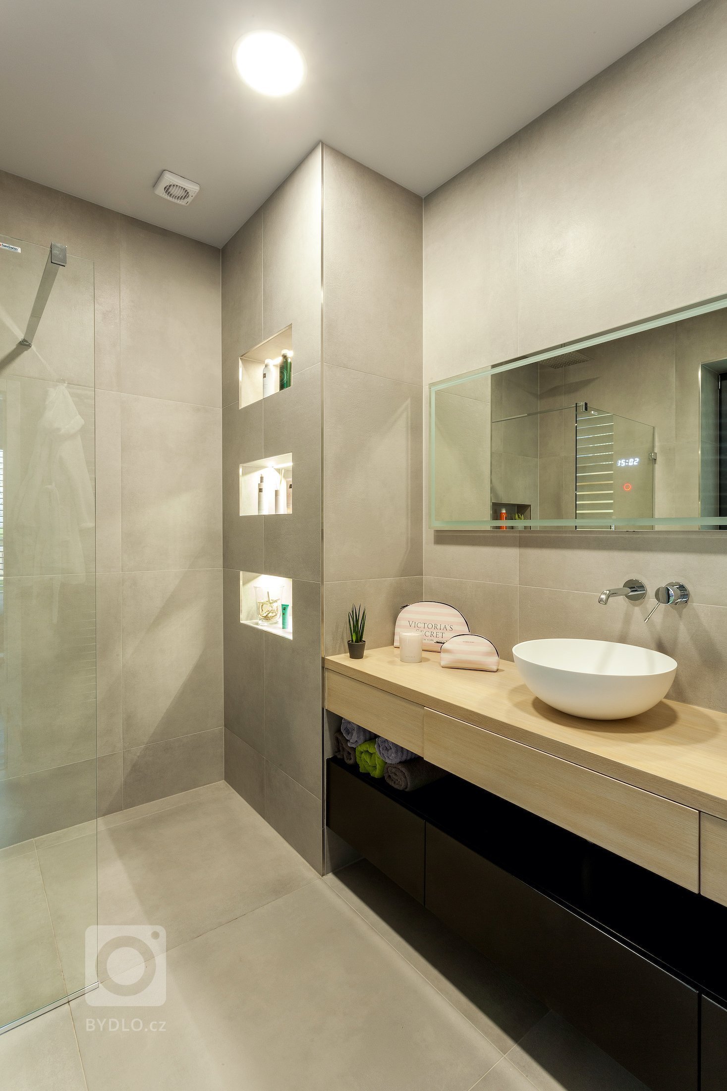 Přinášíme nahlédnutí do dalšího interiéru realizovaného naší společností. Pro věrného zákazníka jsme navrhli a realizovali již druhý interiér
