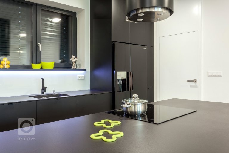 add picture to album