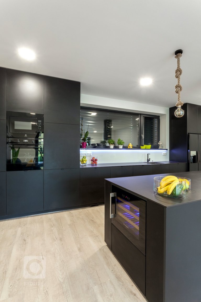 add picture to album