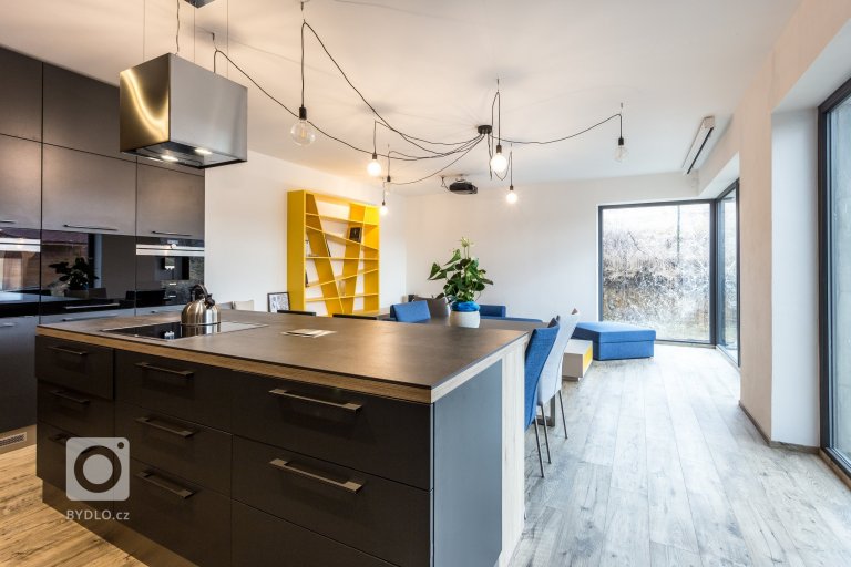 add picture to album