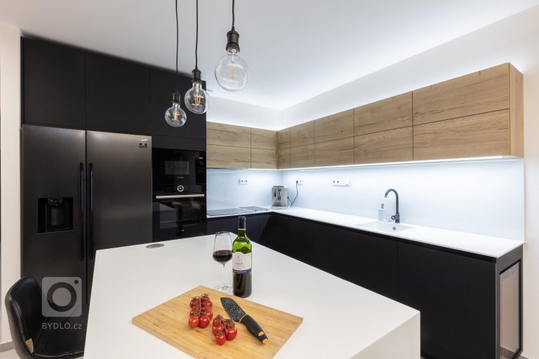 Investor nás oslovil&nbsp;s přáním navrhnout&nbsp;interiér&nbsp;pro&nbsp;novostavbu&nbsp;rodinného domu ve&nbsp;Starém Městě.&nbsp;Požadavkem mladého páru bylo…