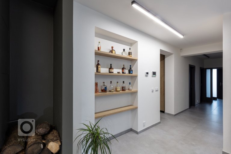 Investor nás oslovil&nbsp;s přáním navrhnout&nbsp;interiér&nbsp;pro&nbsp;novostavbu&nbsp;rodinného domu ve&nbsp;Starém Městě.&nbsp;Požadavkem mladého páru bylo…