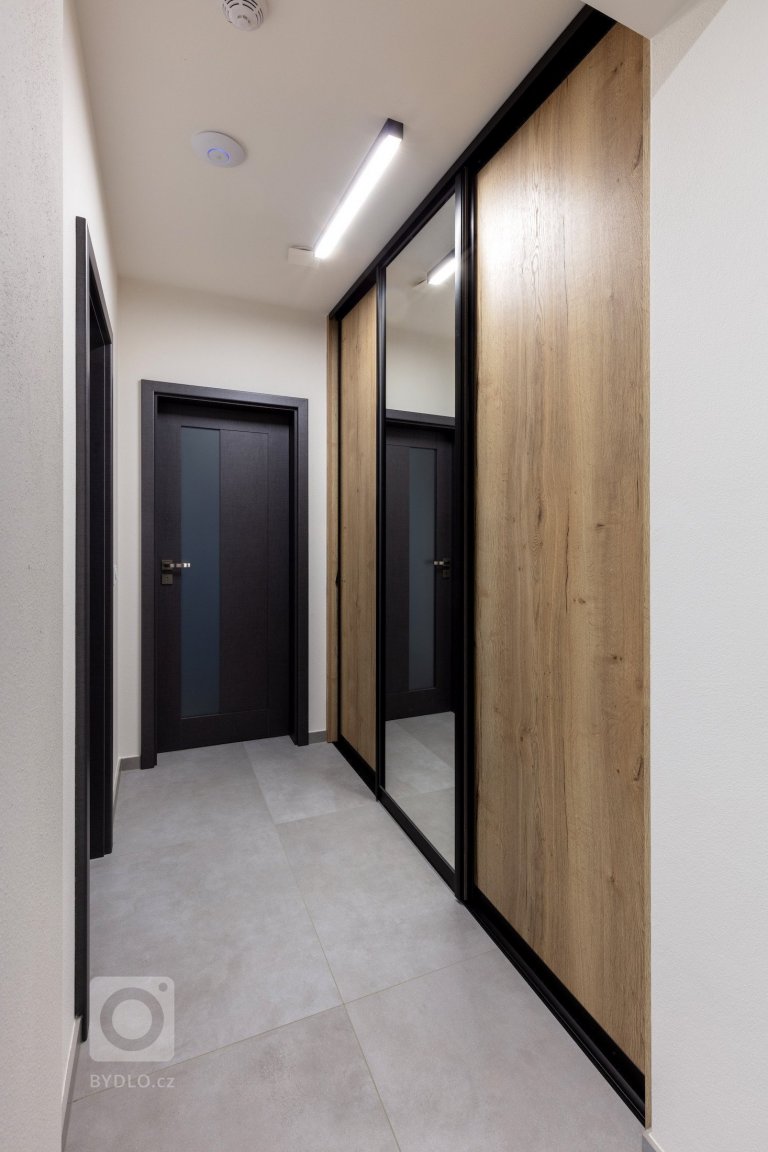Investor nás oslovil&nbsp;s přáním navrhnout&nbsp;interiér&nbsp;pro&nbsp;novostavbu&nbsp;rodinného domu ve&nbsp;Starém Městě.&nbsp;Požadavkem mladého páru bylo…
