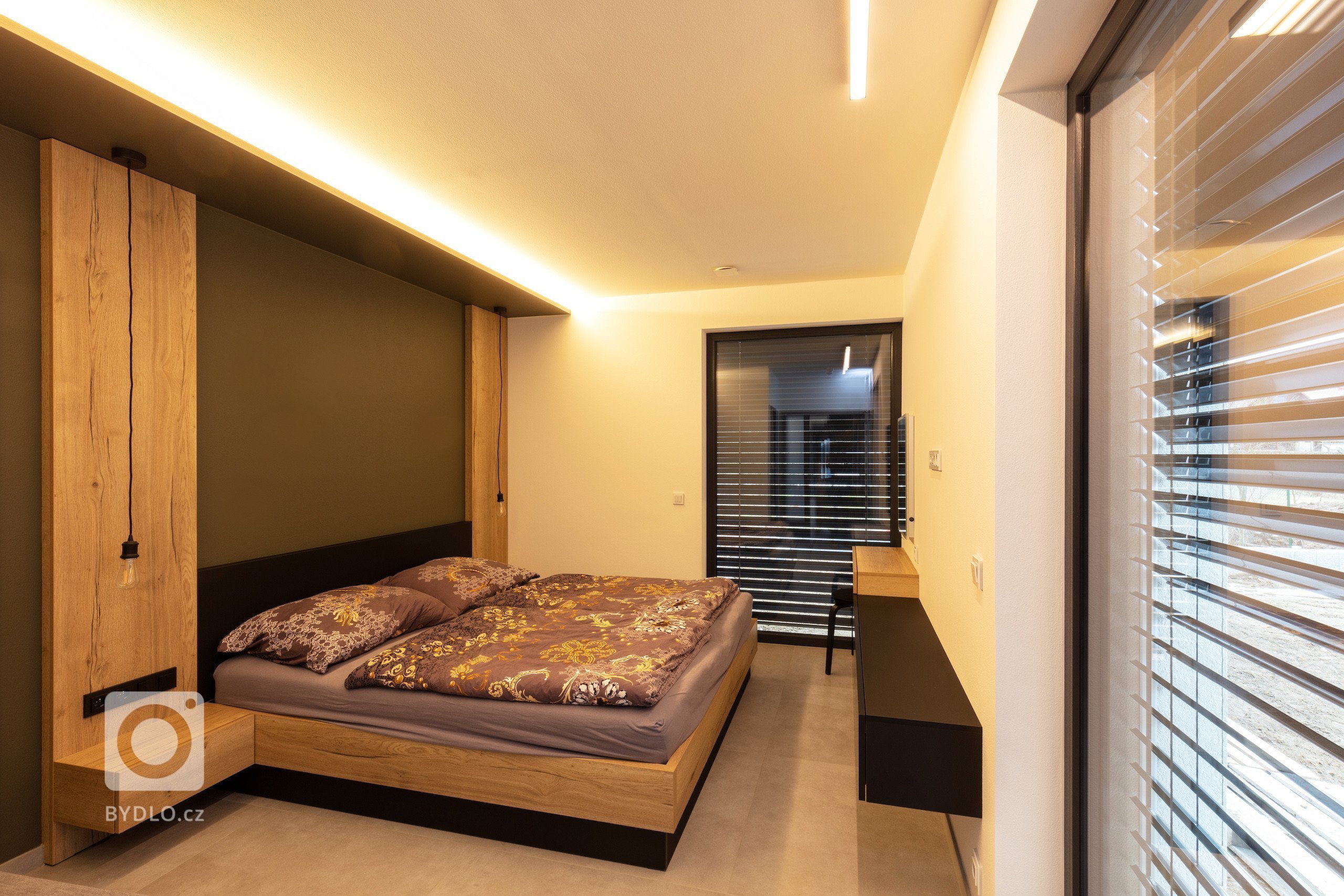 Investor nás oslovil&nbsp;s přáním navrhnout&nbsp;interiér&nbsp;pro&nbsp;novostavbu&nbsp;rodinného domu ve&nbsp;Starém Městě.&nbsp;Požadavkem mladého páru bylo…