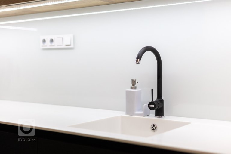 Investor nás oslovil&nbsp;s přáním navrhnout&nbsp;interiér&nbsp;pro&nbsp;novostavbu&nbsp;rodinného domu ve&nbsp;Starém Městě.&nbsp;Požadavkem mladého páru bylo…